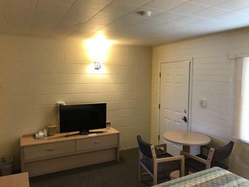 Motel Western 6 Gun