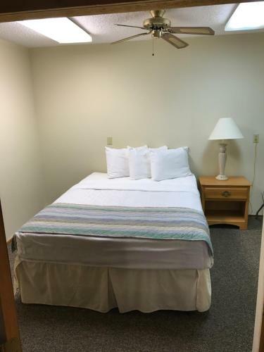 Motel Western 6 Gun