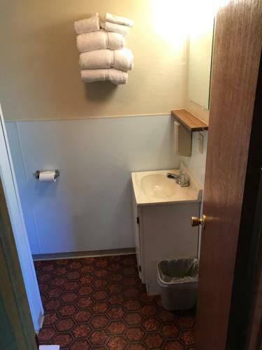 Motel Western 6 Gun
