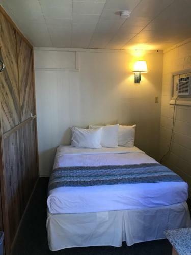 Motel Western 6 Gun