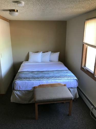 Motel Western 6 Gun
