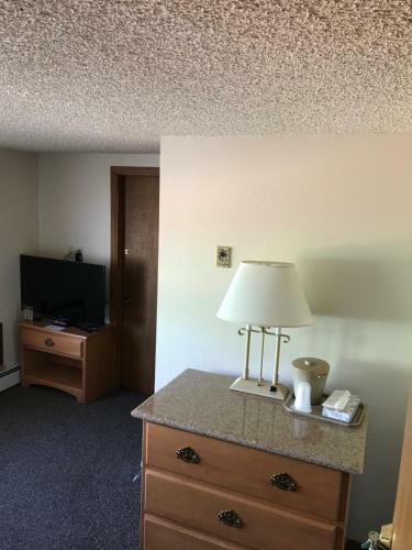 Motel Western 6 Gun