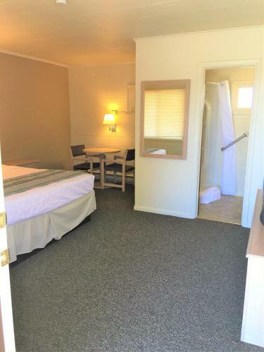 Motel Western 6 Gun