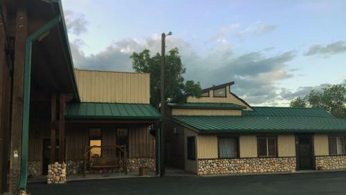 Motel Western 6 Gun