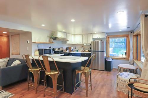 Dells Cottage River Retreat