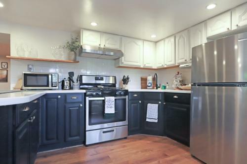 Dells Cottage River Retreat