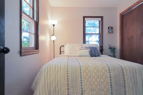 Dells Cottage River Retreat