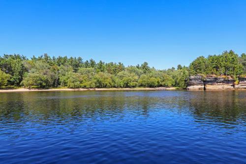 Dells Cottage River Retreat