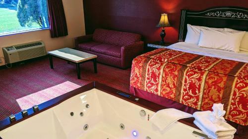 Grand Marquis Waterpark Hotel & Suites