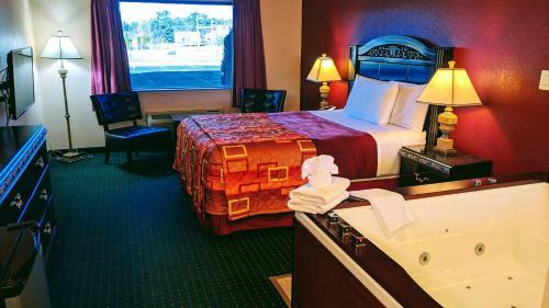Grand Marquis Waterpark Hotel & Suites
