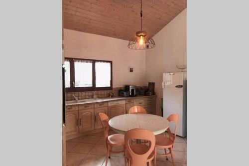 Maison Enti�re Avec 2ch, Sdb Et Vaste Cour - Vouvray