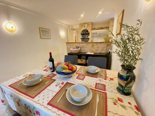 Le Petit Castel