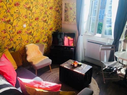 Hostal L?�glantine Studio