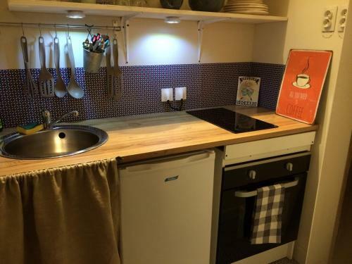 Hostal L?�glantine Studio