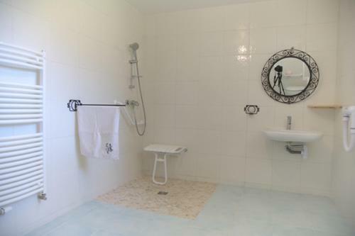 Hostal La Ferme De Ravieres