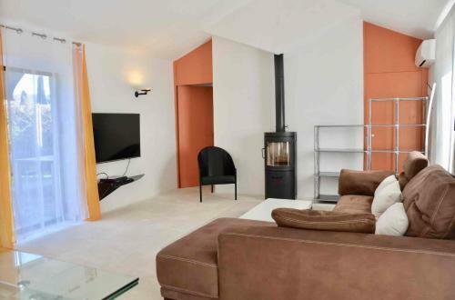 Les Cerisiers Chez Bert Climatis�, Piscine Chauff�e, Lit King Size