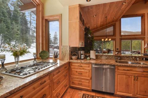 Wulf's Lodge At Squaw Valley