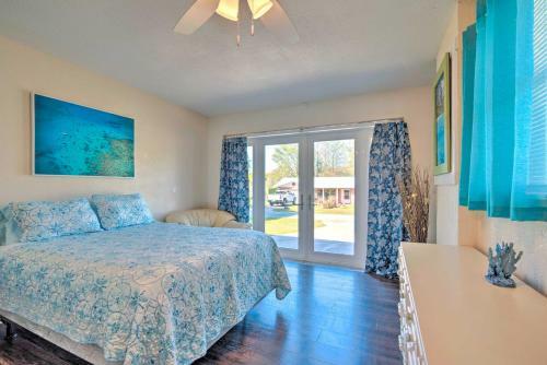 Vibrant Inverness Home With Fenced Yard And Patio