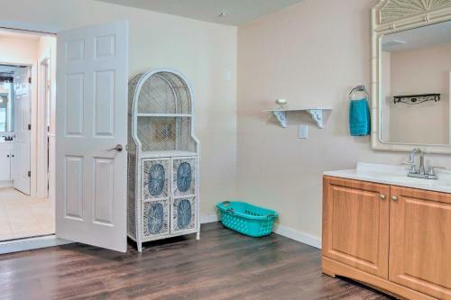 Vibrant Inverness Home With Fenced Yard And Patio