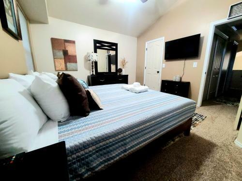King Bed - Pool Table - Get-a-way Retreat