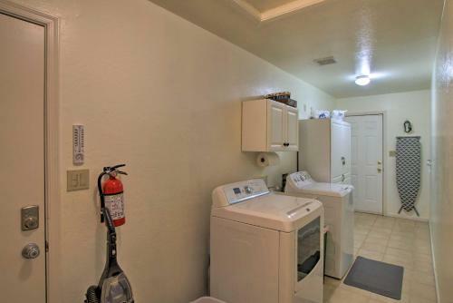 Phoenix Ranch Home With Private Hot Tub And Yard!