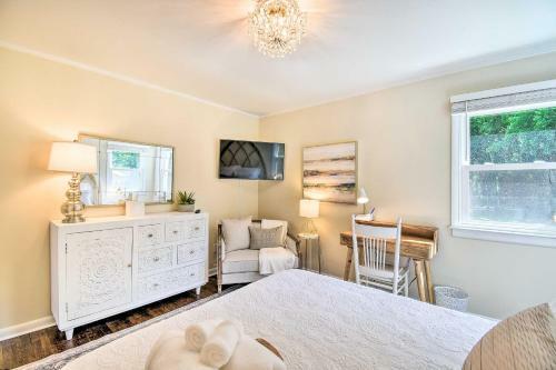 Charming Hampton Home With Yard, 2 Mi To Beach!