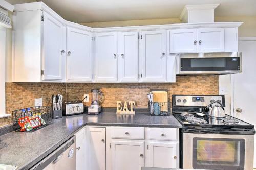 Charming Hampton Home With Yard, 2 Mi To Beach!