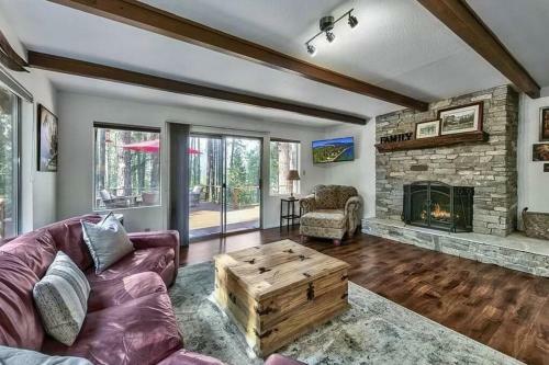 New Modern Cozy Cabin With Spectacular Deck