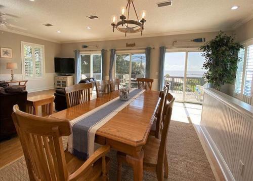 The Salty Sol By Jekyll Realty