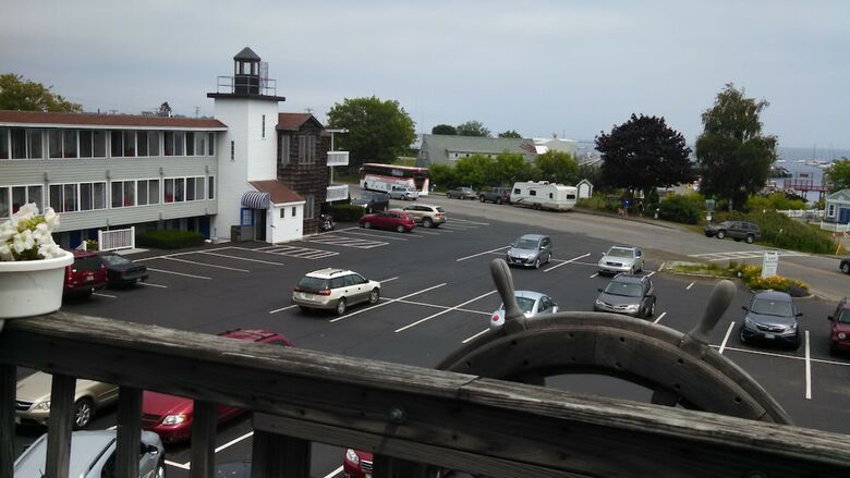 Hotel Trade Winds Inn