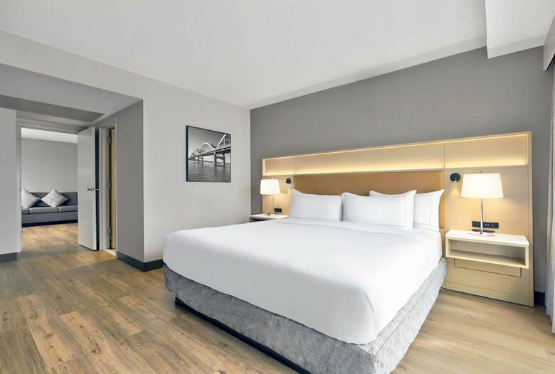 Radisson Quad City Plaza Hotel