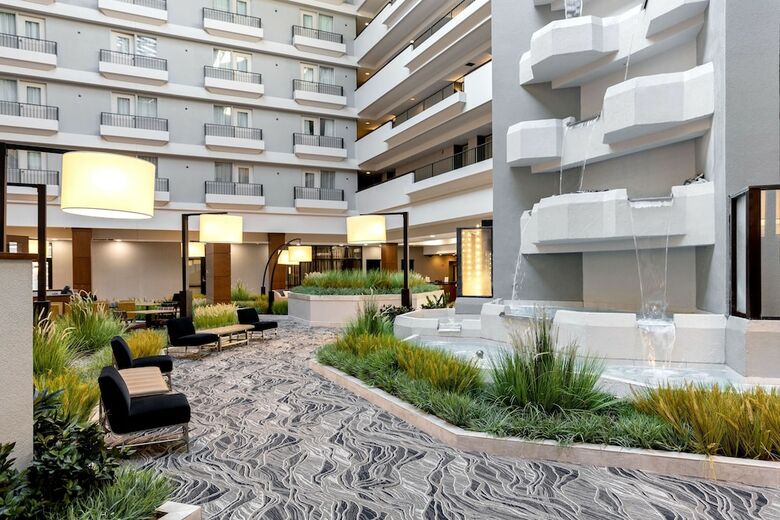 Radisson Quad City Plaza Hotel