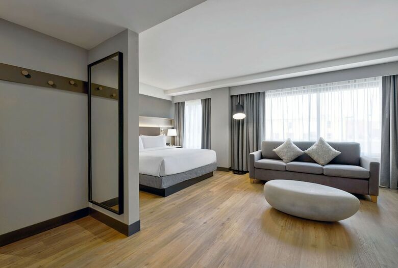 Radisson Quad City Plaza Hotel