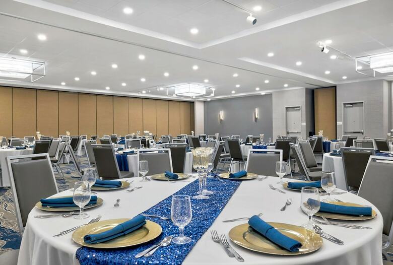 Radisson Quad City Plaza Hotel