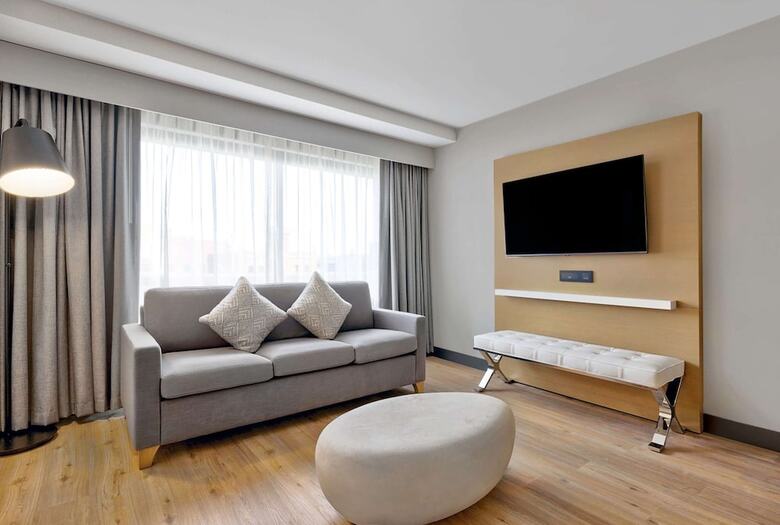 Radisson Quad City Plaza Hotel