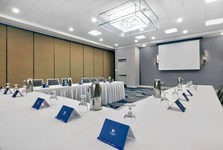 Radisson Quad City Plaza Hotel