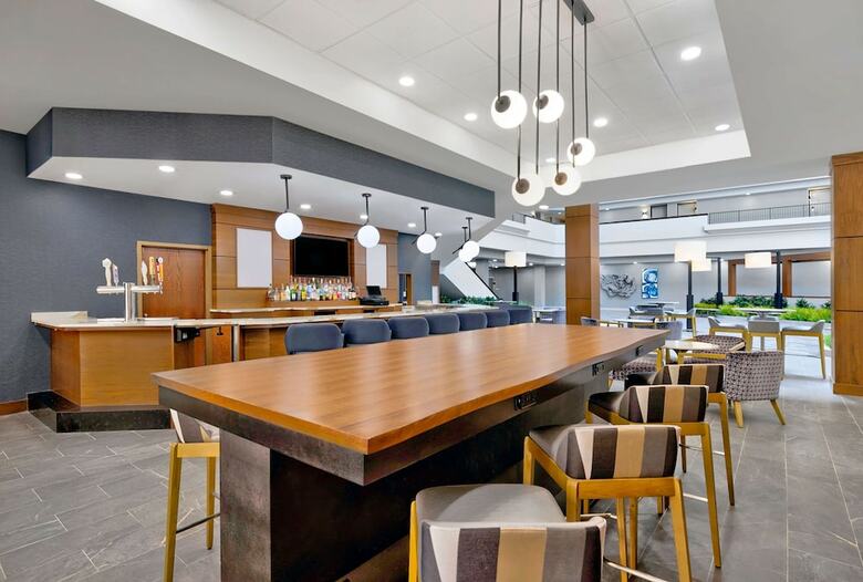 Radisson Quad City Plaza Hotel