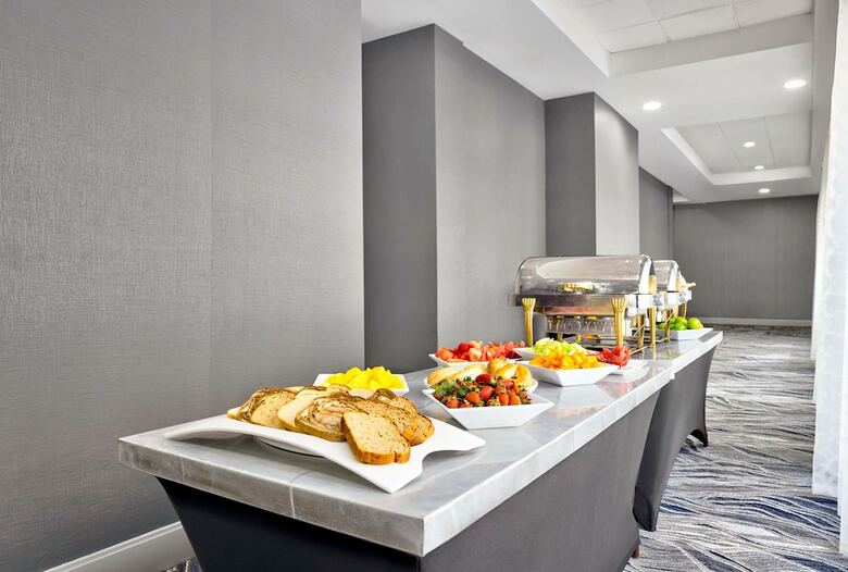Radisson Quad City Plaza Hotel