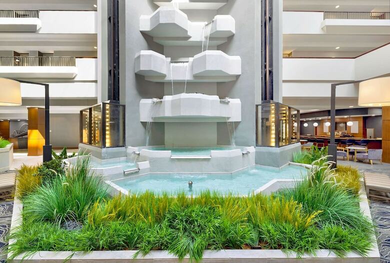 Radisson Quad City Plaza Hotel
