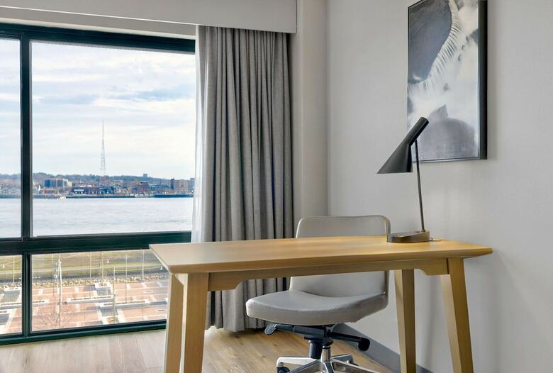 Radisson Quad City Plaza Hotel