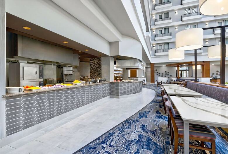 Radisson Quad City Plaza Hotel