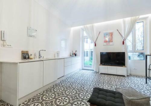 Beautiful Design Apartment In Nice With A Large Bathtub
