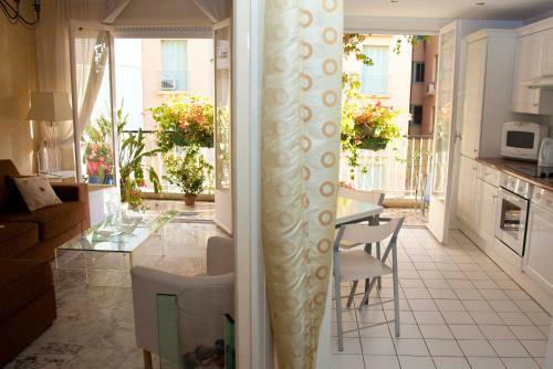 Chill Out Apartment, 2 Mins From Beach