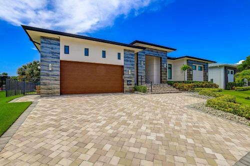 624 Seagrape Drive