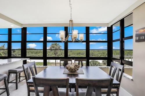 South Seas Tower 3-312