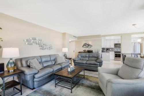 South Seas Tower 3-312