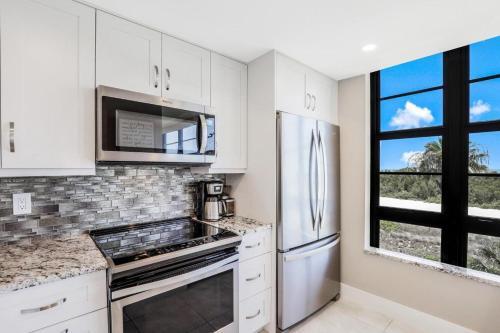 South Seas Tower 3-312