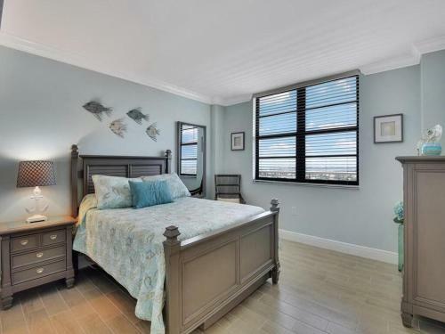 South Seas Tower 4-1805
