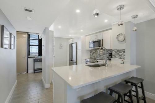 South Seas Tower 4-1805