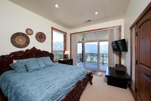 Peregrine Point 306